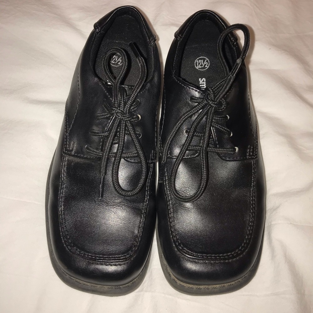 Black dress shoes